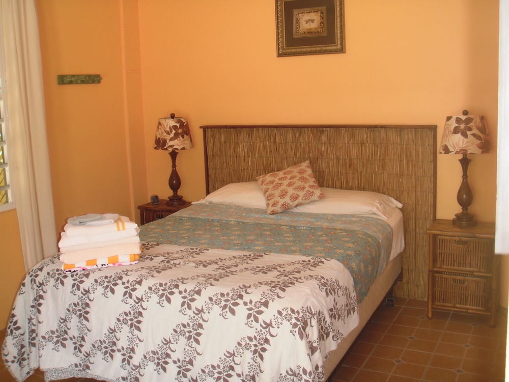 Esperanza Inn Guesthouse (Adults Only) В'єкес Екстер'єр фото